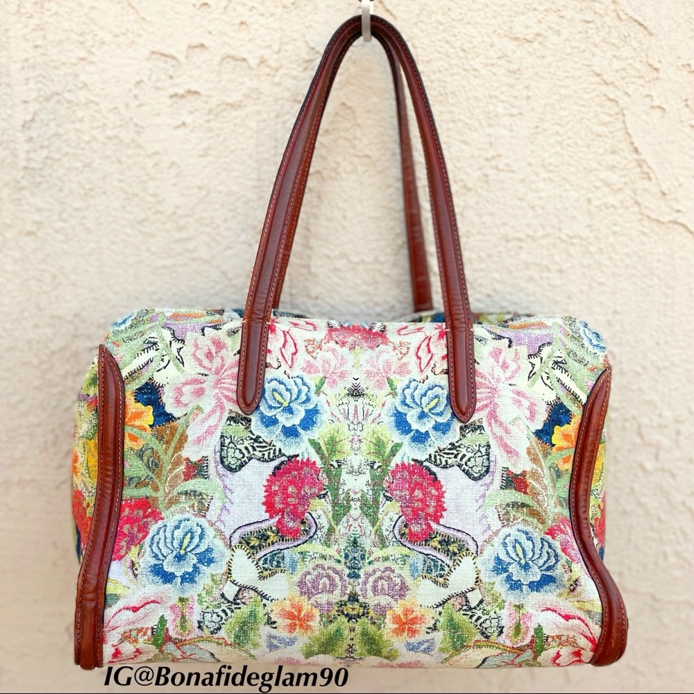 Alexander McQueen women’s New Skull Padlock floral-print zip-around tote bag - Picture 6 of 17